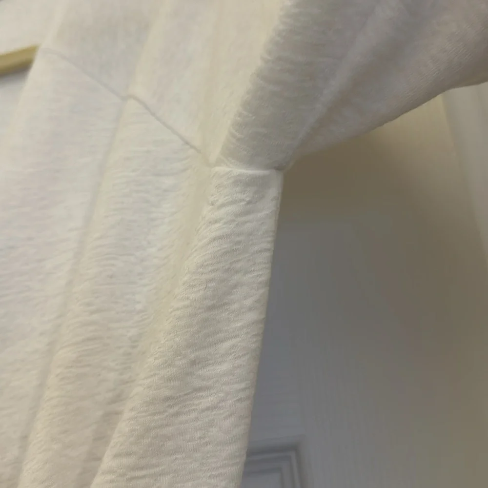Banana Republic White wrap shirt NWOT. Size Medium - Picture 3 of 5